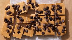 5-Ingredient Chocolate-Peanut Butter Freezer Fudge