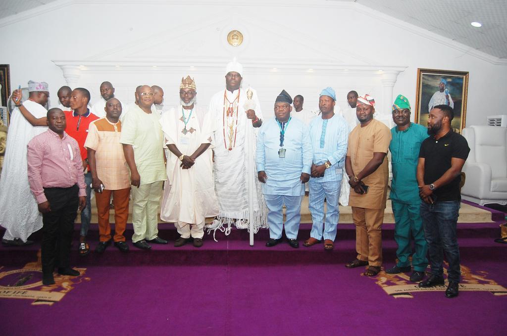 DPR management team with Oba Adeyeye Ogunwusi, the Ooni of Ife in his palace. [NAN]