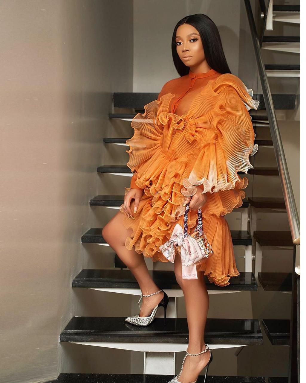 It appears Toke Makinwa isn't going to allow Yomi Black to get away with the comments he made about her as she calls him an ungrateful fool. [Instagram/TokeMakinwa]
