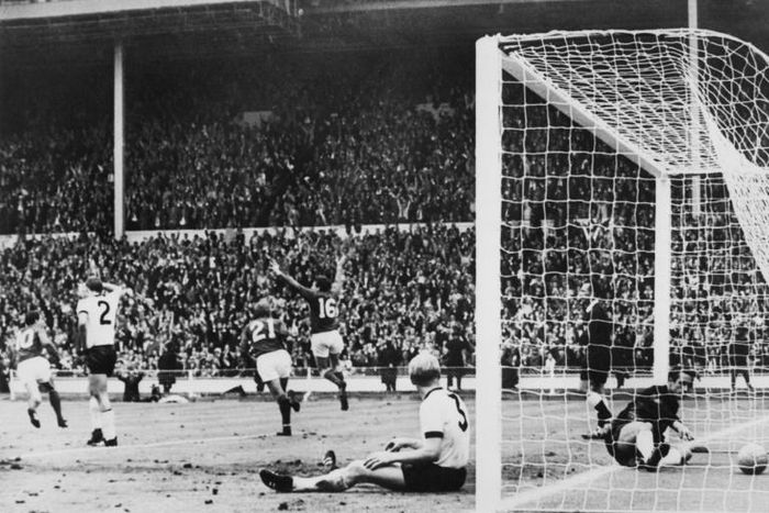 Martin Peters (number 16), who scored England's second goal in the 1966 World Cup final, died aged 76 on Saturday