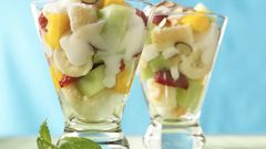 greek-yoghurt-parfait-with-fruits