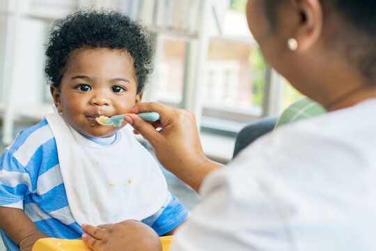 7 things babies do when they are hungry