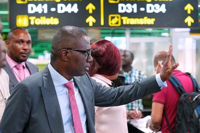 Babajide Sanwo-Olu's government is planning to encourage religious leaders to shut Sunday and Juma'at services. (Punch)