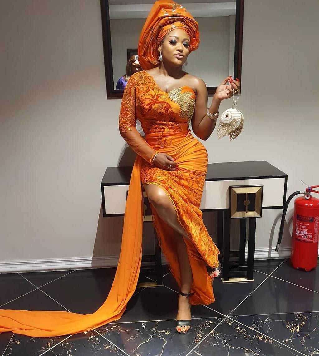 Drama as Nollywood actresses, Oge Okoye and Uche Elendu are both called out for allegedly have affairs with married men. [Instagram/UcheElendu]