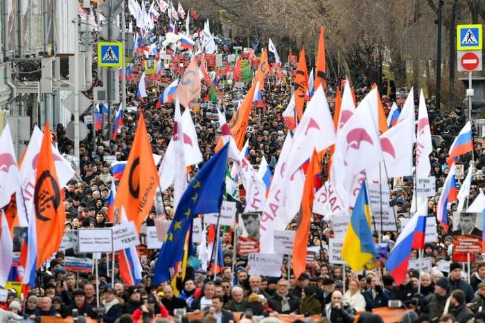 Opposition supporters march in memory of murdered Kremlin critic Boris Nemtsov in downtown Moscow on February 29, 2020