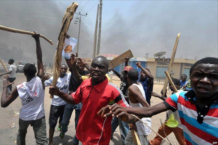 Rioters set police stattion and DPO's quarters on fire over Jumat ban in Katsina state (Placng)