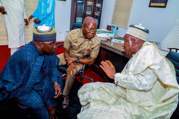 Hon. Hassan Doguwa, APC National Chairman, Comrade Adams Oshiomhole and other party faithful. [Twitter/@ShuwakiYusuf]