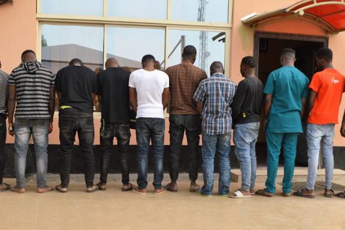 EFCC arrests 2 brothers,13 others over internet fraud. [Twitter/@officialEFCC]