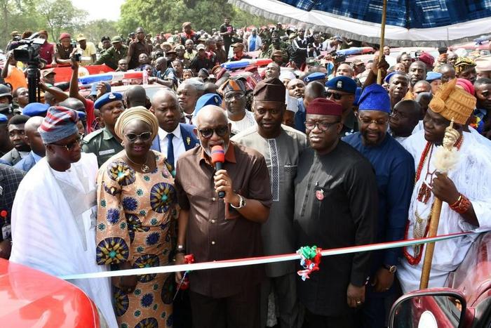 Operation Amotekun: Don’t betray South West, Ooni tells personnel. [Twitter/@IbukunOluwa____]
