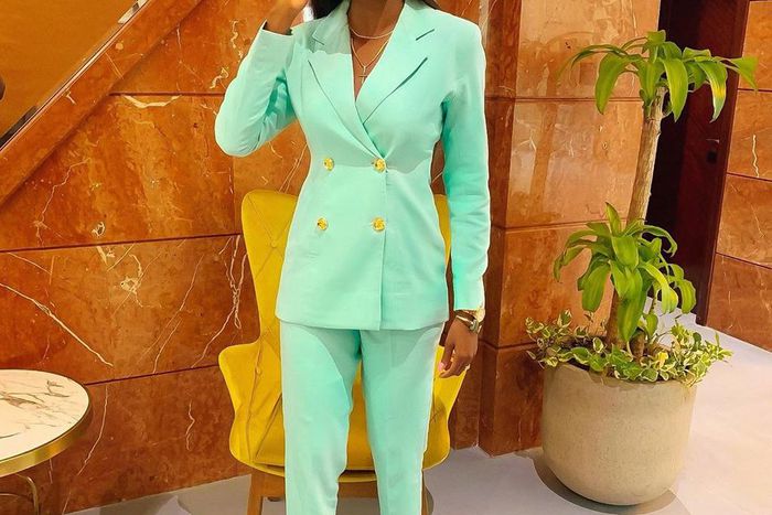 A working class lady [Instagram: Olarslim]