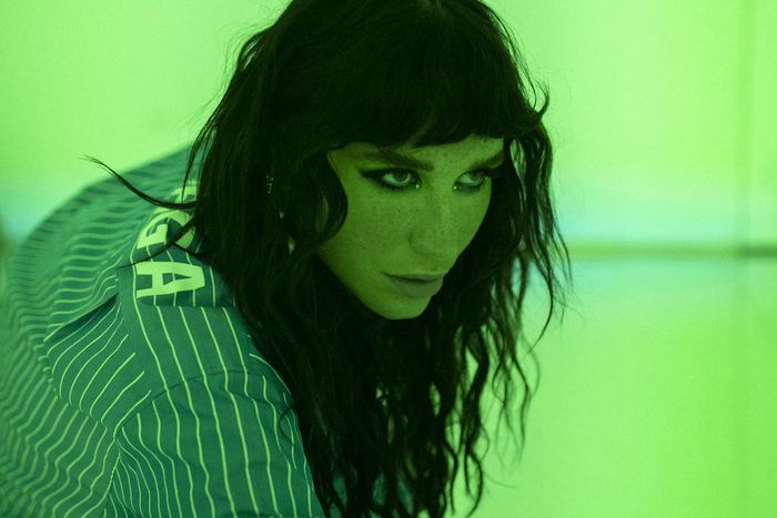 Kesha's Week: Digging Springsteen and Meeting Nicolas Cage