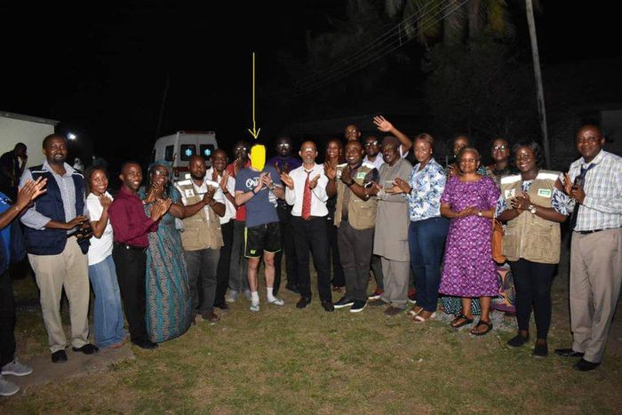 Nigeria's index coronavirus patient, Italian (in shorts) is waved on by health workers and Lagos government officials (Twitter: @jidesanwoolu)