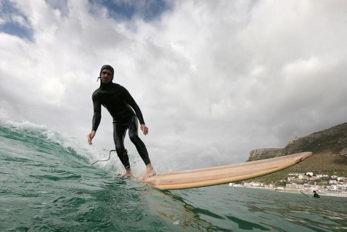 Comeback: Wooden surfboards became sidelined by synthetic materials. Green awareness has put them in the spotlight.