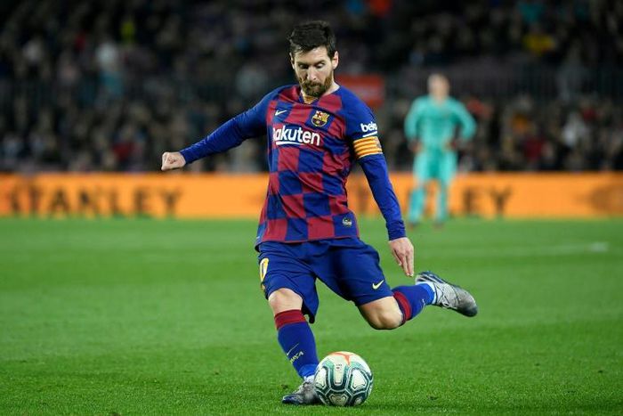 Lionel Messi has criticised Barcelona sports director Eric Abidal