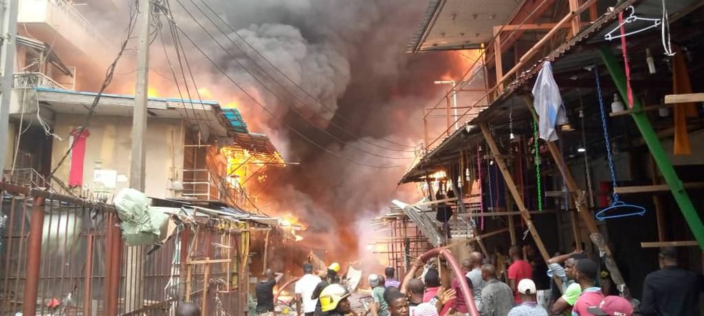 Balogun market in Lagos is on fire. [Twitter/@gboyegaakosile]