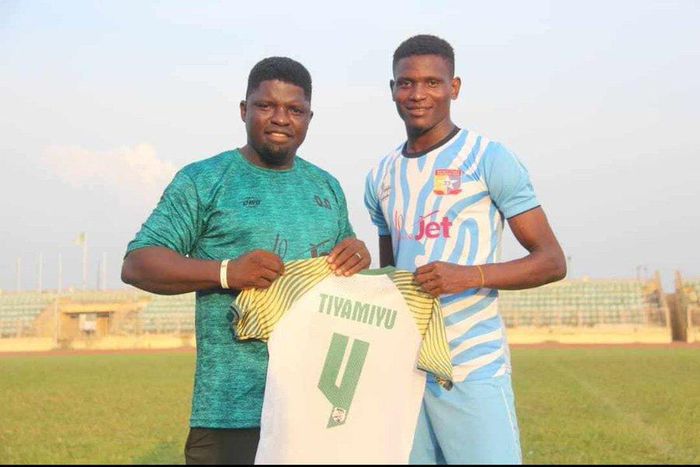 Tiyamiyu (R) plied his trade with Remo Stars before his death (Remo Stars FC)