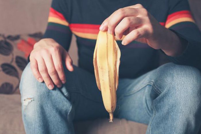 Stop using banana peels for masturbation – Doctors warn as guys claim it’s next “to a blowjob”
