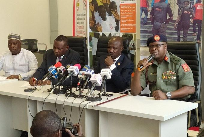 Act. Chairman of the Economic and Financial Crimes Commission (EFCC) Ibrahim Magu and DG of the National Youth Service Corps Maj. Ibrahim.  [Twitter/@officialEFCC]