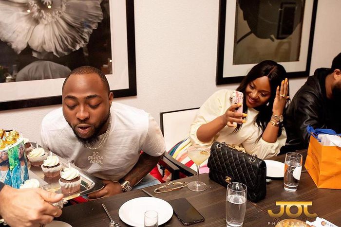 One of the cutest conversations you’d spot on social media today is that of Davido promising to get his fiancee, Chioma pregnant again. [Instagram/TheChefChioma]