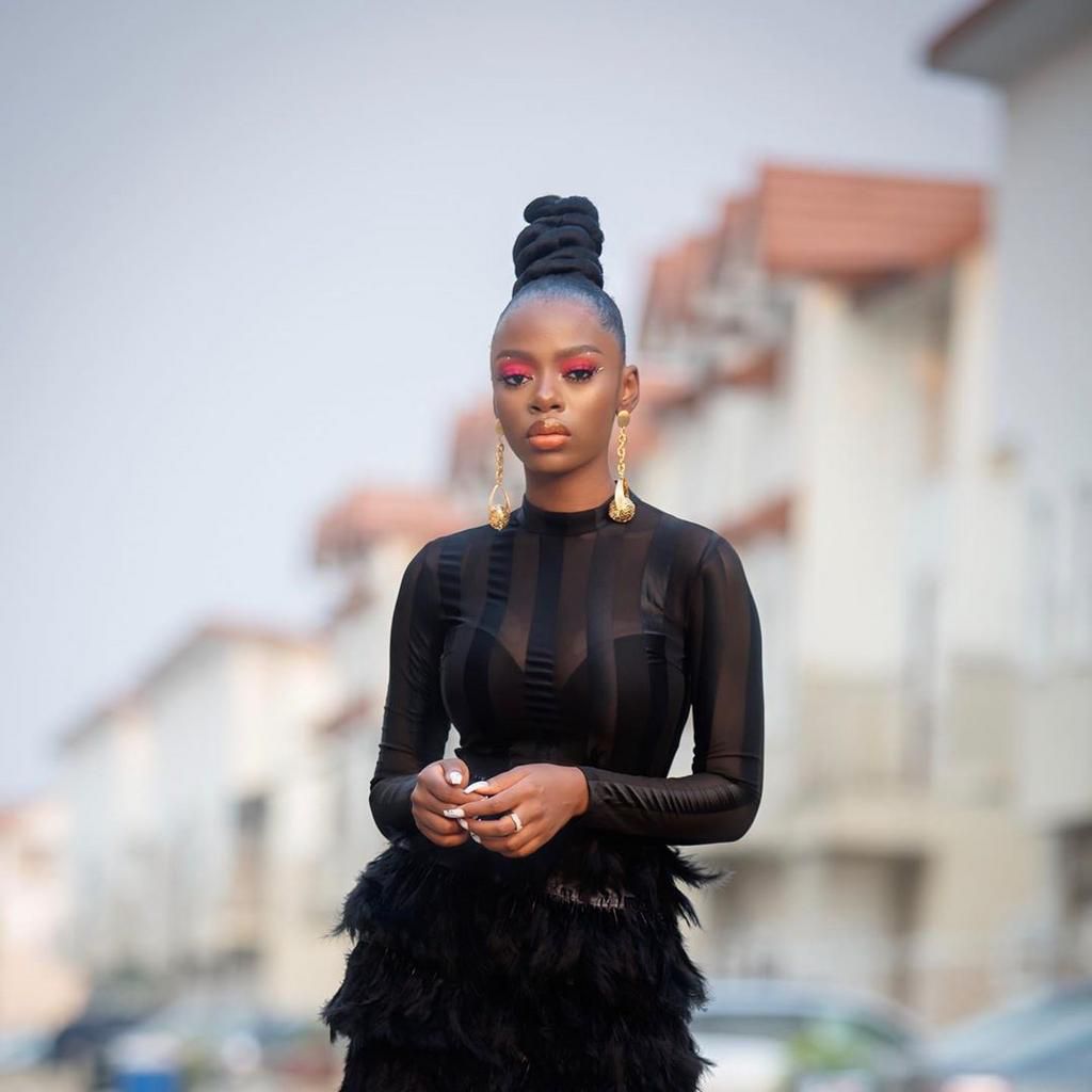 Diane Russet [Instagram/ Diane.Russet]