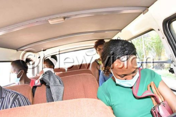 Commercial buses carry only 2 passengers per row (photos)