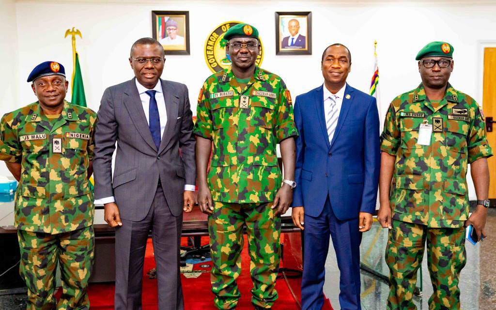 Sanwo-Olu receives Buratai in Lagos (Twitter @@jidesanwoolu)