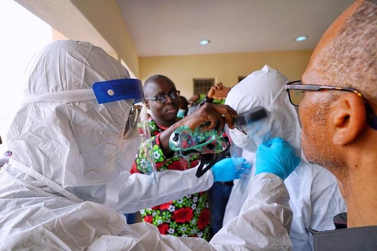 Lagos state Governor, Babajide Sanwo-Olu visited the Infectious Disease Hospital in Yaba where the Coronavirus index patient is being managed. [Twitter/@jidesanwoolu]