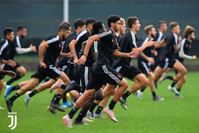 Juventus suspend training as 3 opponents test positive for Coronavirus. [juventus]