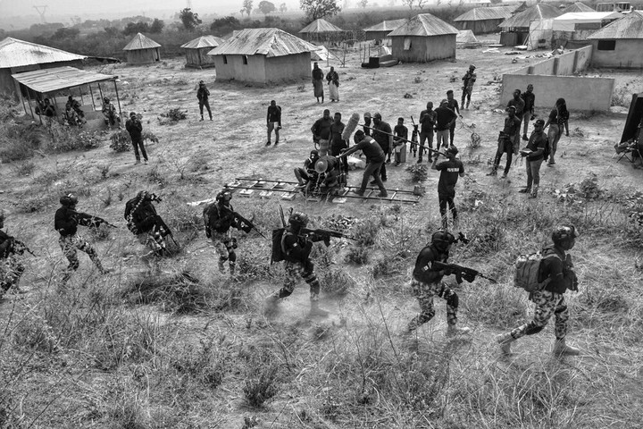 Enyinna Nwigwe on the set of 'Eagle Wings, the Nigerian Air Force story'[Twitter/DefenceNigeria]