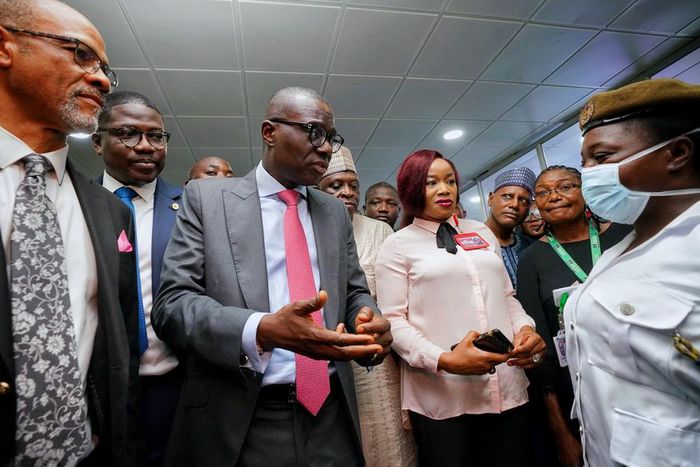 Governor Babajide Sanwo-Olu paid a visit to the Murtala Muhammed International Airport to assess  screening of inbound passengers for Coronavirus. [Twitter/@jidesanwoolu]
