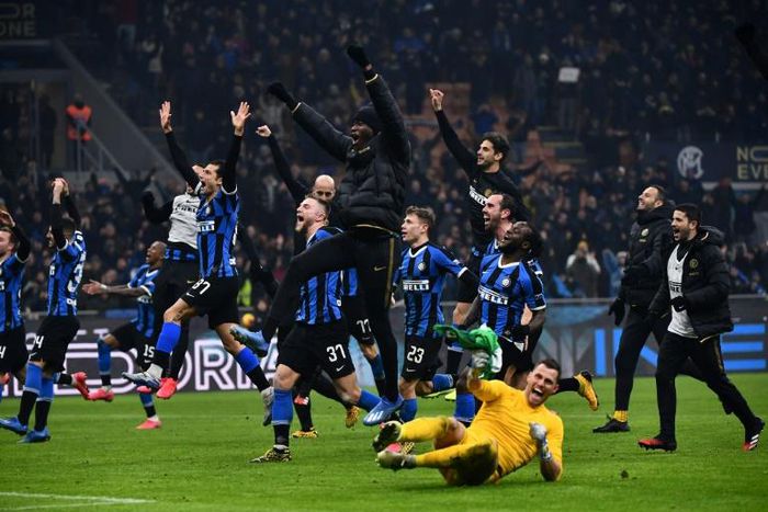 Inter Milan move top of Serie A after beating city rivals AC Milan 4-2.