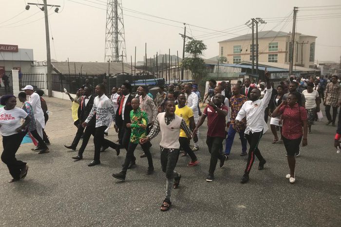 APC members protest over Supreme Court verdict on Bayelsa. [Twitter/@DailyTimesNGR]