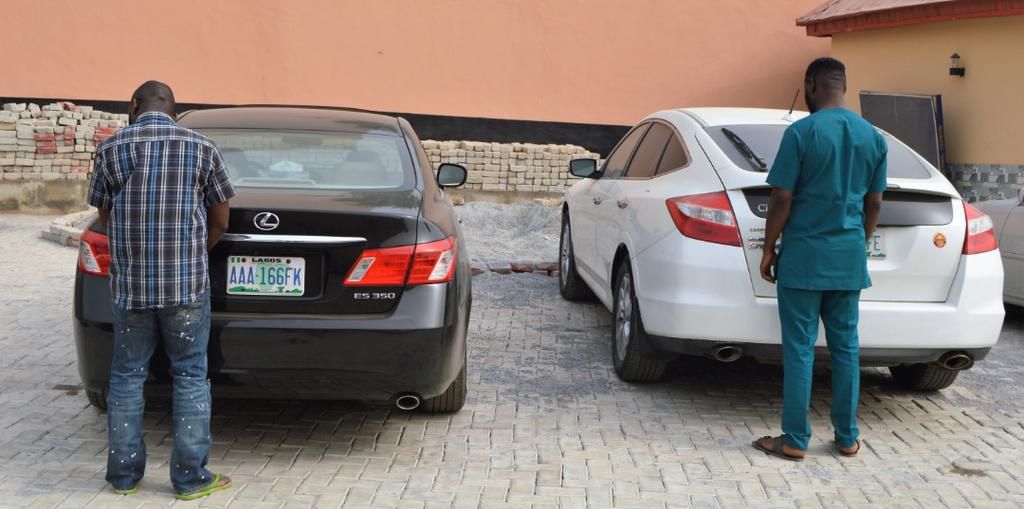 EFCC arrests 2 brothers,13 others over internet fraud. [Twitter/@officialEFCC]