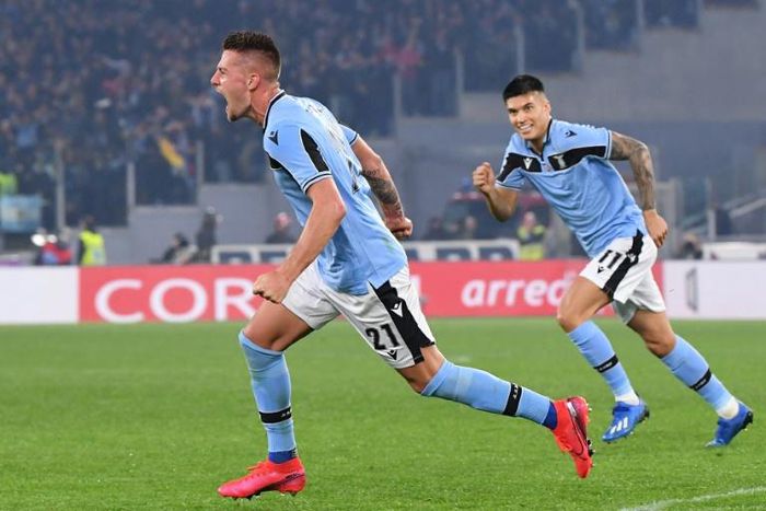 Lazio's Sergej Milinkovic-Savic (L) scored the winner in the Stadio Olimpico.