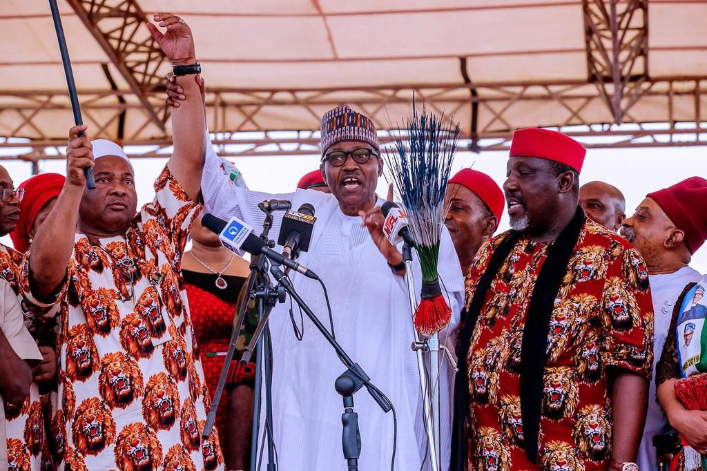 President Muhammadu Buhari(M) with former Imo state governor, Rochas Okorocha(R) and governor-elect, Hope Uzodinma (L) [innonews]