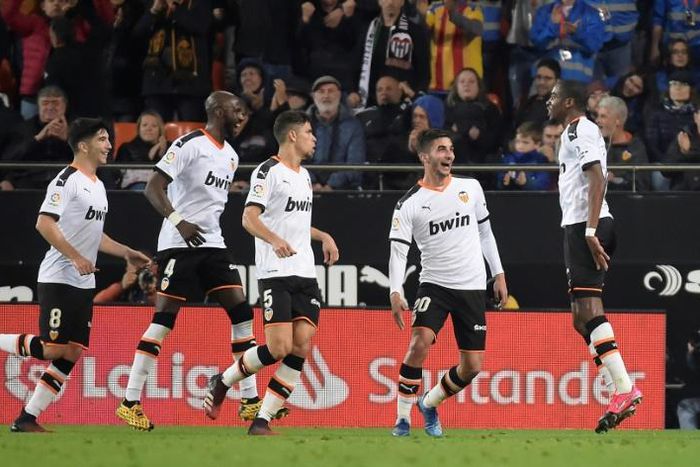 Kondogbia celebrates Valencia's equaliser