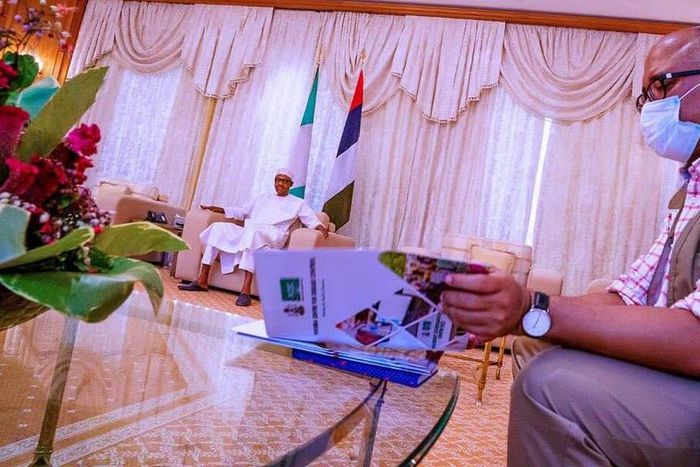 President Muhammadu Buhari and the Director General of the Nigeria Centre for Disease Control (NCDC), Dr Chikwe Ihekweazu. [Twitter/@BashirAhmaad]