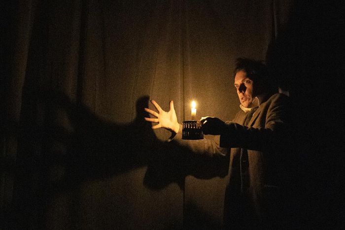 Review: The Comforts of the Cozy Scare in 'The Woman in Black'