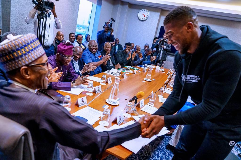 Anthony Joshua and Muhammadu Buhari (Office of the President of Nigeria)