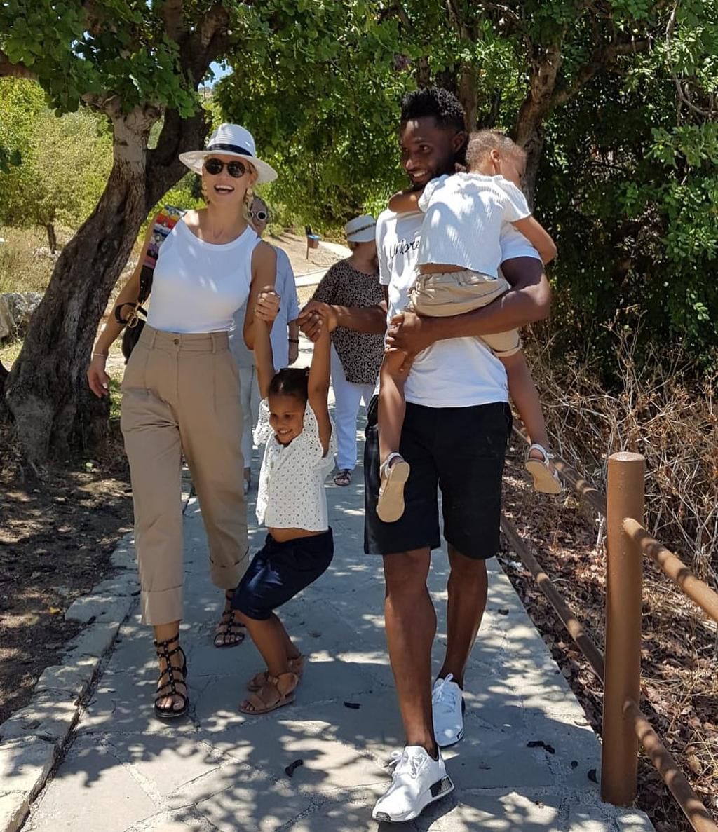 Mikel Obi and his family (Instagram/Mikel Obi)