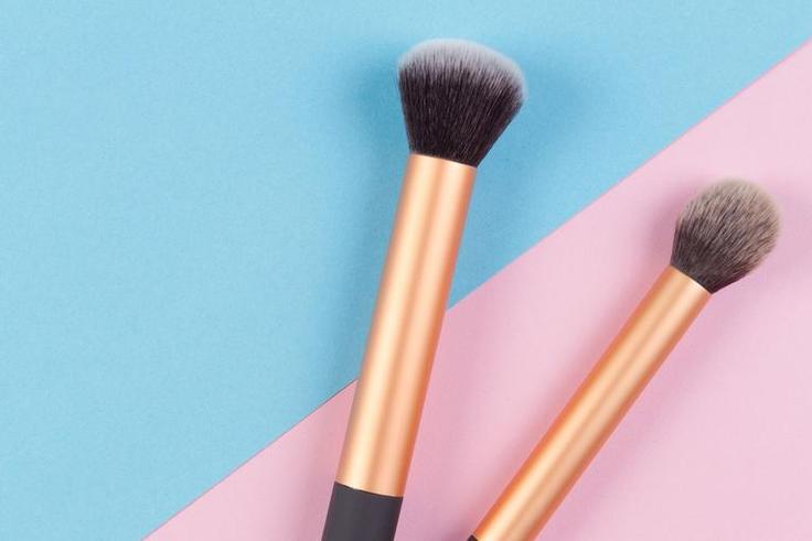 A Makeup Artist's Secret For Clean Makeup Brushes