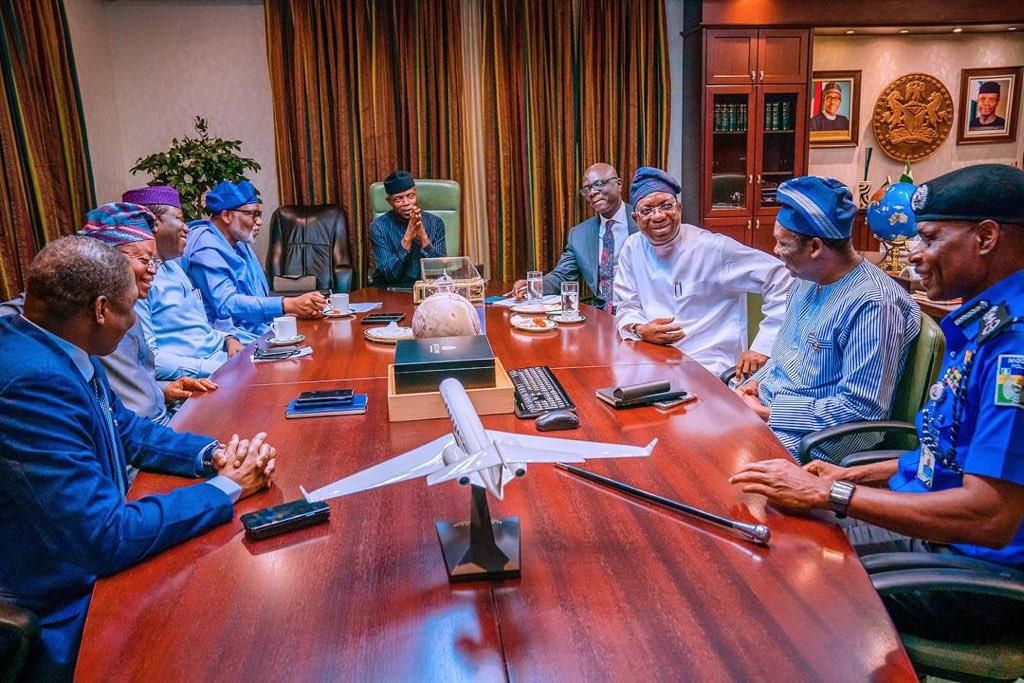 Osinbajo and Southwest governors in a meeting over Amotekun (@Toluogunlesi)