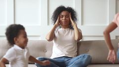 Dealing with tired mom syndrome (Shutterstock0