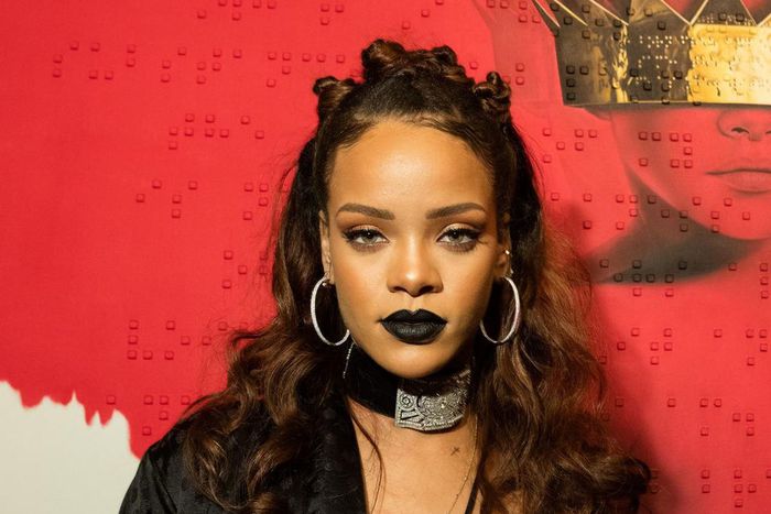 3 easy steps to rock black lipsticks [Glamour]