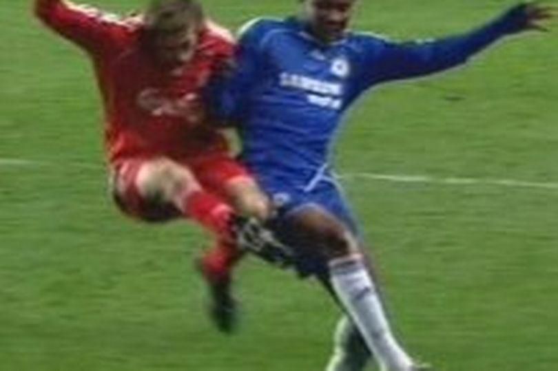 Peter Crouch and John Mikel Obi (UK Mirror)