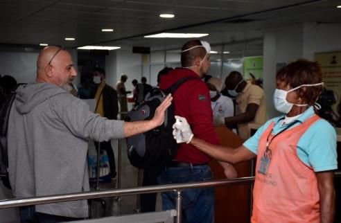 Nigerian Airports officials screening visitors coming into the country for Coronavirus. [Twitter/@MansurIB007]