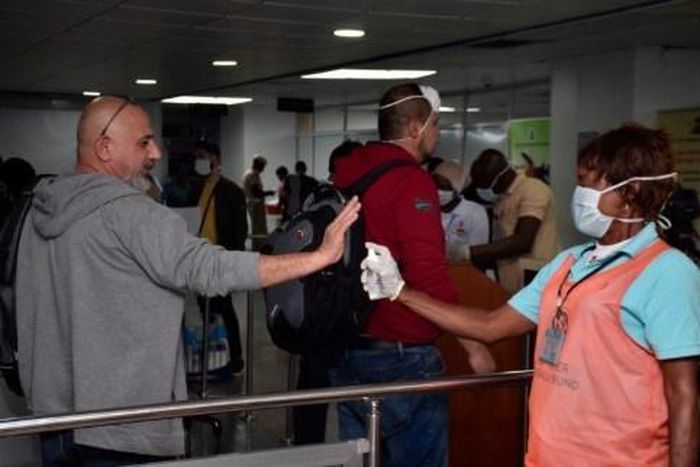 Nigerian Airports officials screening visitors coming into the country for Coronavirus. [Twitter/@MansurIB007]