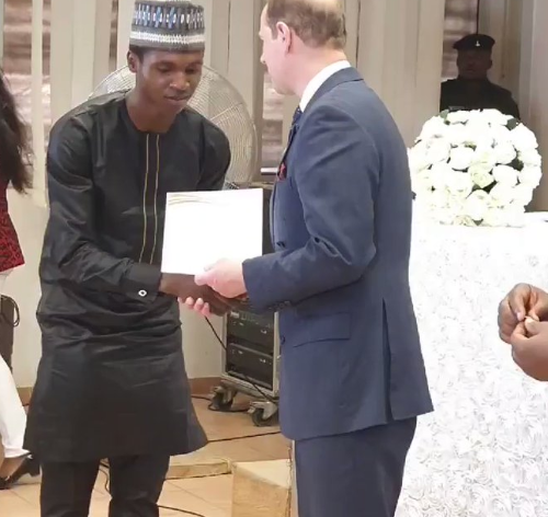 14 Nigerian youths receive Duke of Edinburgh awards. [Twitter/@OMYSDNg]