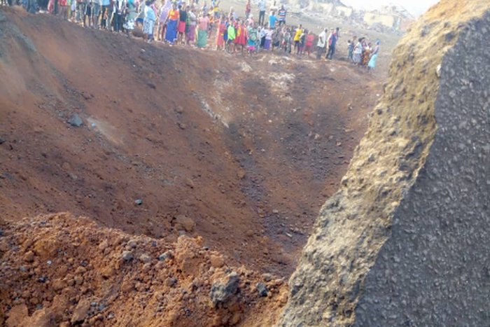Explosion in Akure destroy houses and schools (Twitter/Yemiefash)