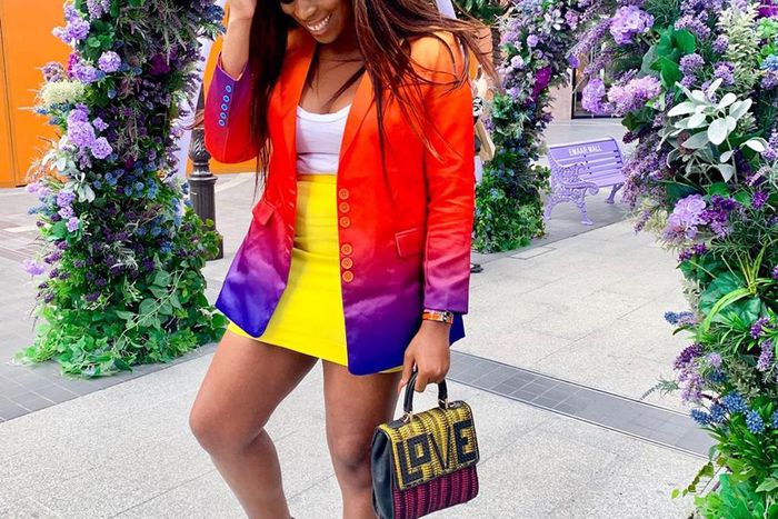 Ways to rock bright-colored blazers [Instagram: Ozinna]